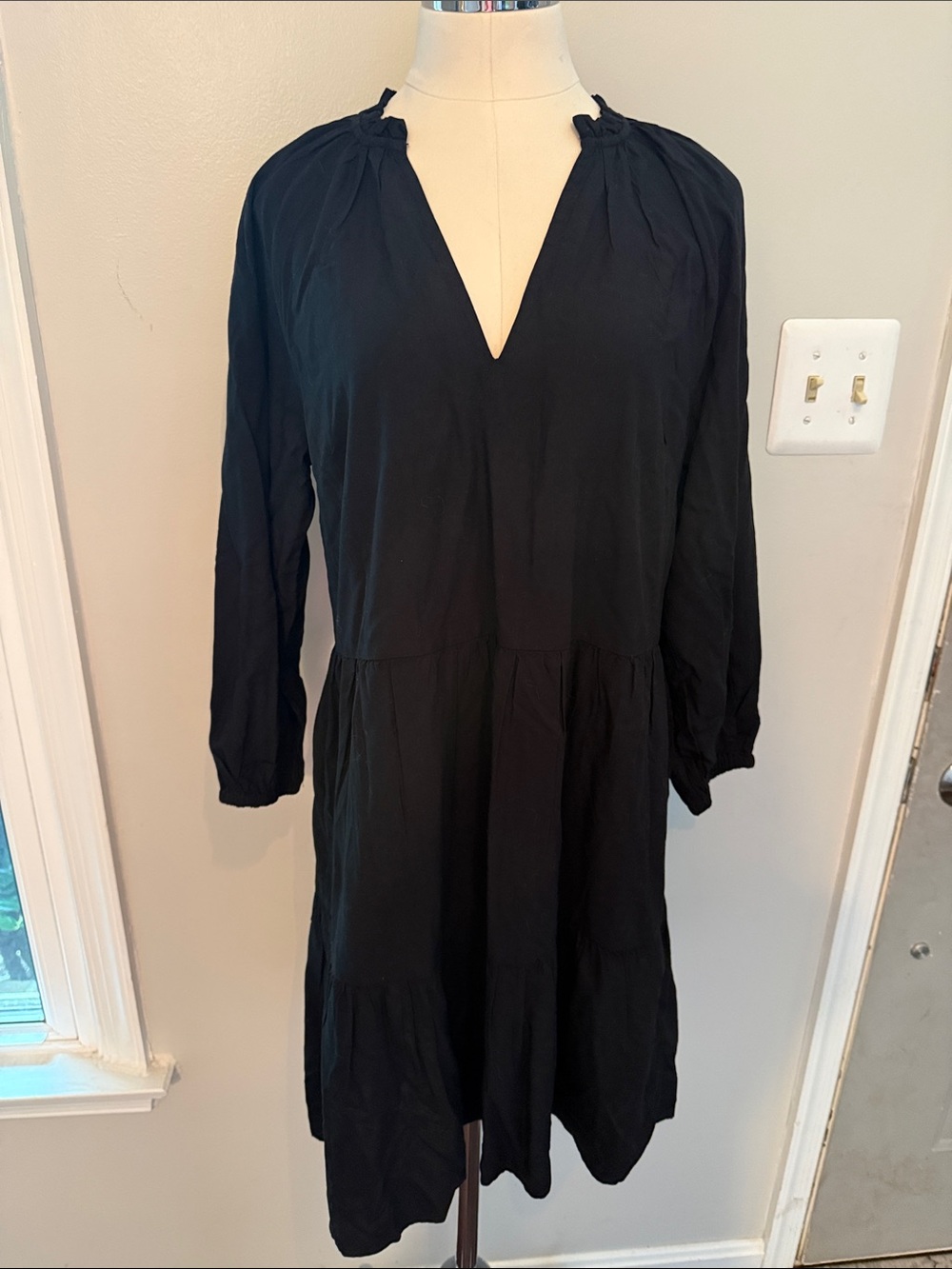 Black Tiered V-Neck Midi Dress - Unknown Brand